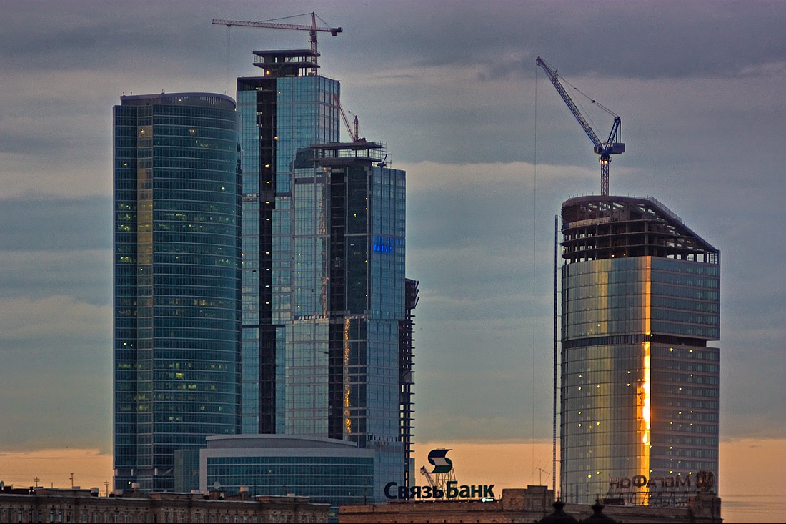 photo "***" tags: city, fragment, architecture, Moscow, building, skyscrapers, sunset