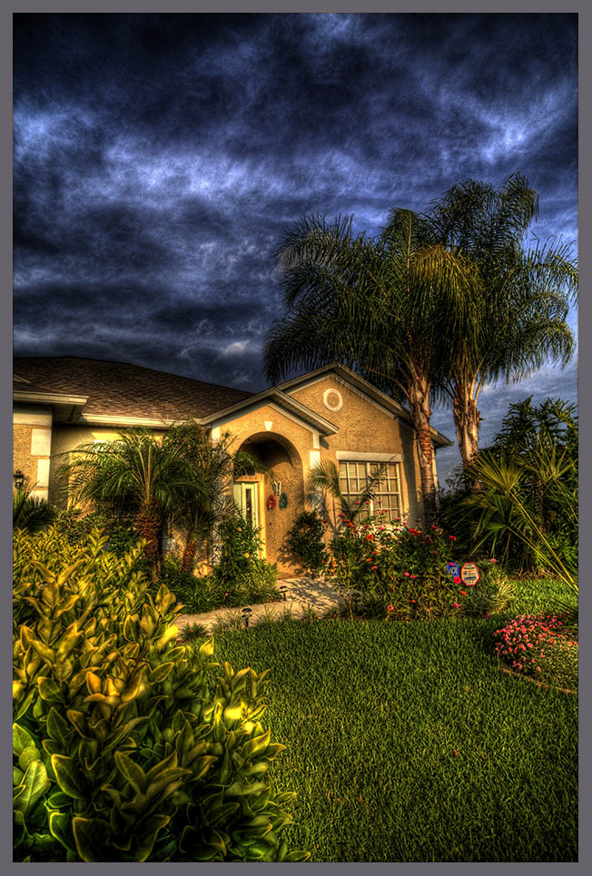 photo "A house with two palms" tags: architecture, landscape, 