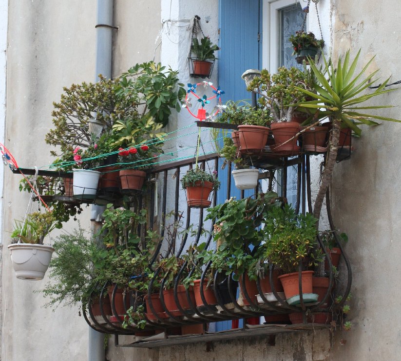 photo "south of the France: a balcony" tags: architecture, landscape, 