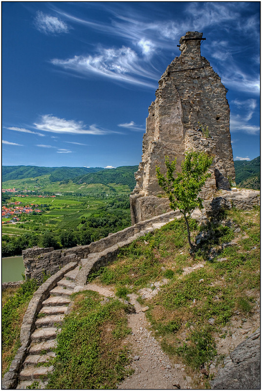 photo "Steps of a history" tags: architecture, landscape, clouds