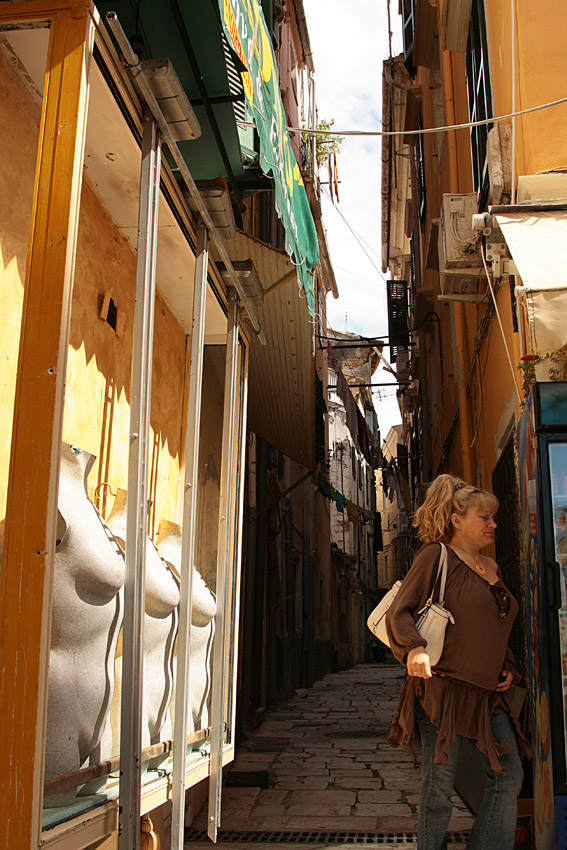 photo "***" tags: portrait, travel, Europe, woman