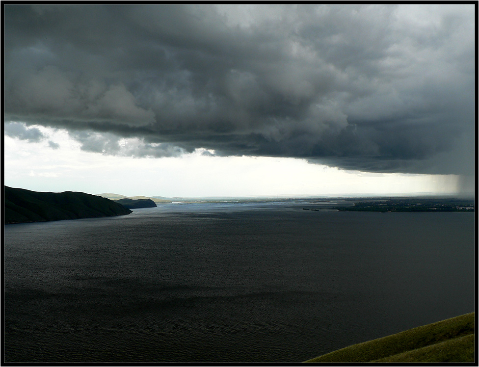 photo ""Ever darker and lower clouds drop to the sea..."" tags: landscape, clouds, water