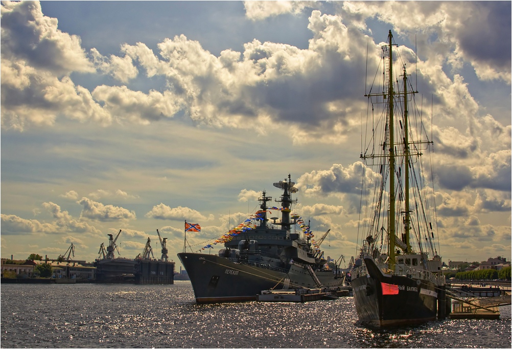 photo "Such different ships" tags: landscape, city, water