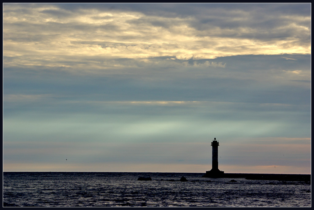 photo "Lighthouse ... in any weather lighthouse" tags: landscape, travel, Europe, water