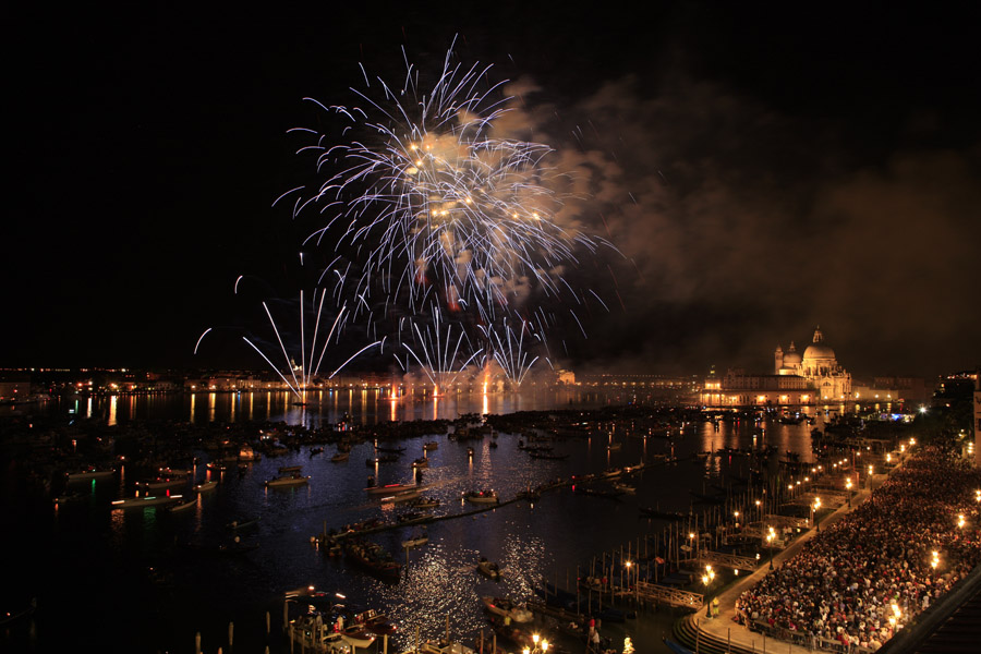 photo "Fireworks in Venice III" tags: travel, reporting, Europe