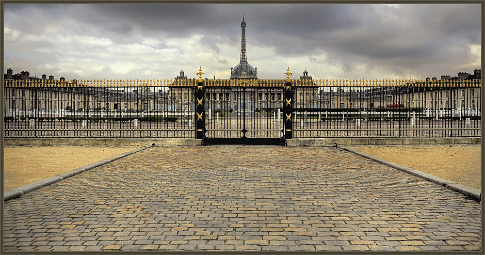 photo "Military school" tags: architecture, travel, landscape, Europe