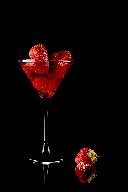 photo "клубника бокал сироп сладость десерт вкуснятина ягода Strawberry glass syrup sweet dessert berry" tags: still life, 