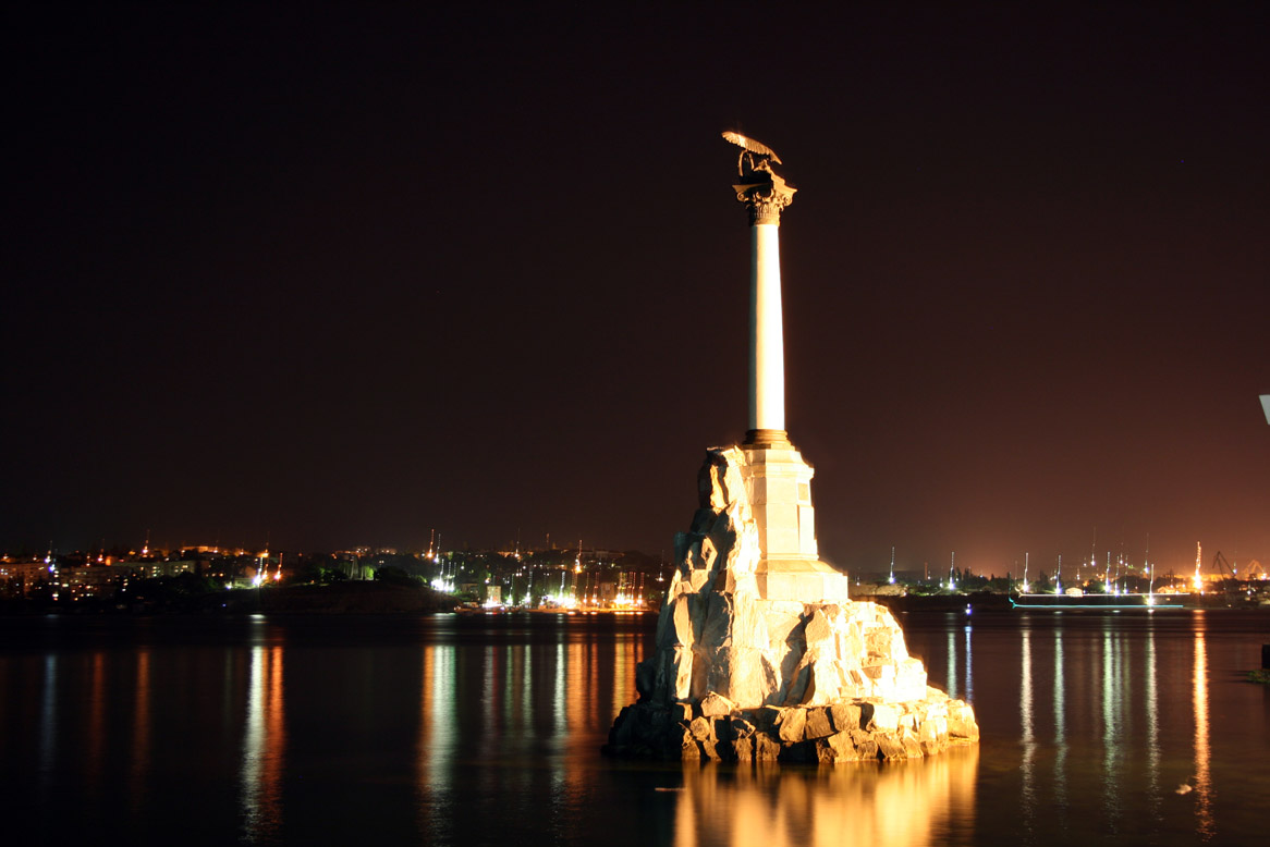 photo "А monument to the sunk ships" tags: city, 