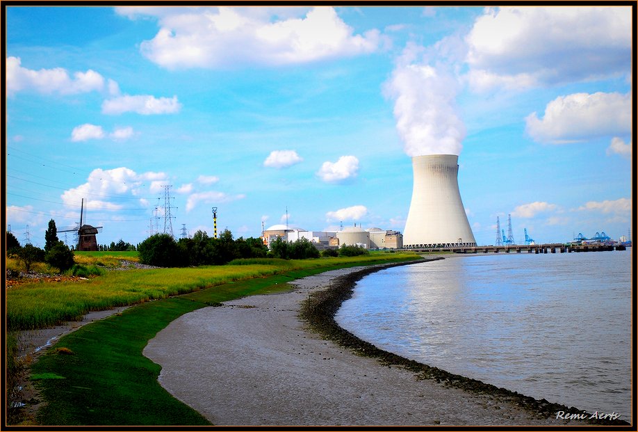 photo "old mill and nuclear power" tags: architecture, landscape, clouds