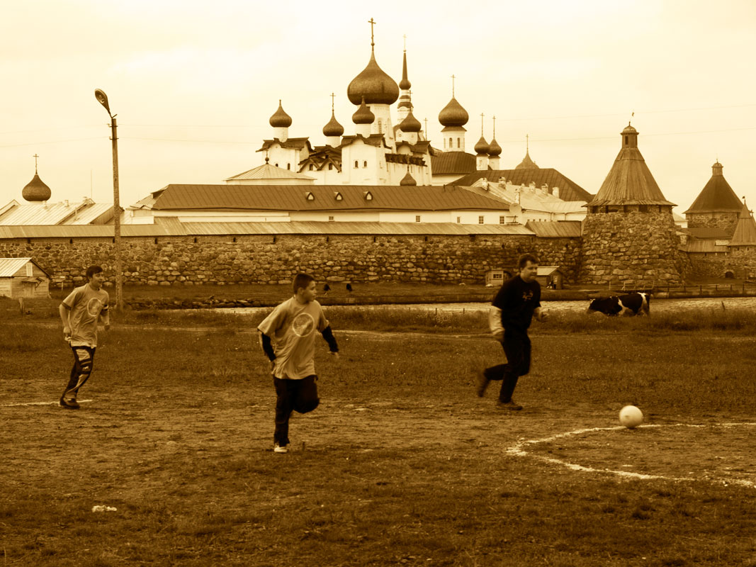 photo "A Solovki islands' soccer match" tags: genre, 