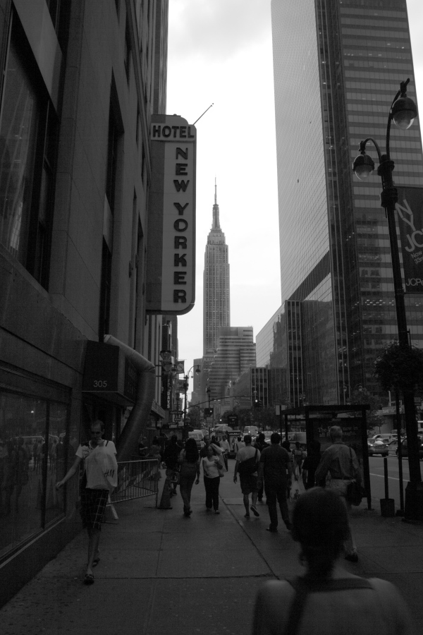photo "The New Yorker" tags: architecture, black&white, landscape, 