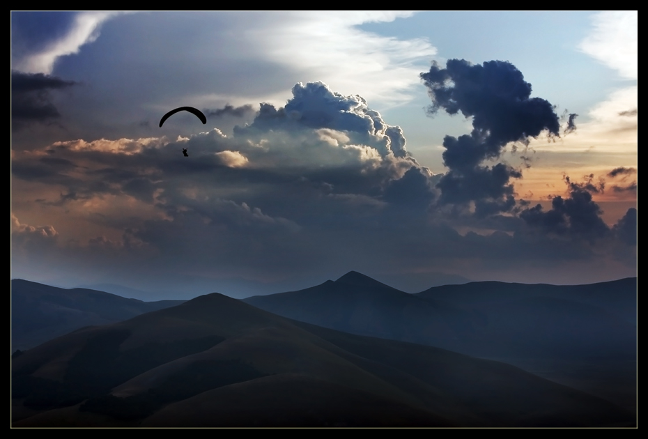 photo "Sunset flying" tags: landscape, sunset