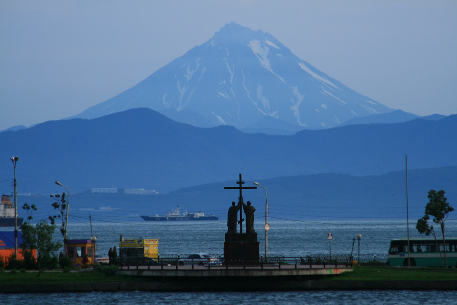 photo "St. Peter, St. Paul and a volcano" tags: travel, landscape, Asia, water
