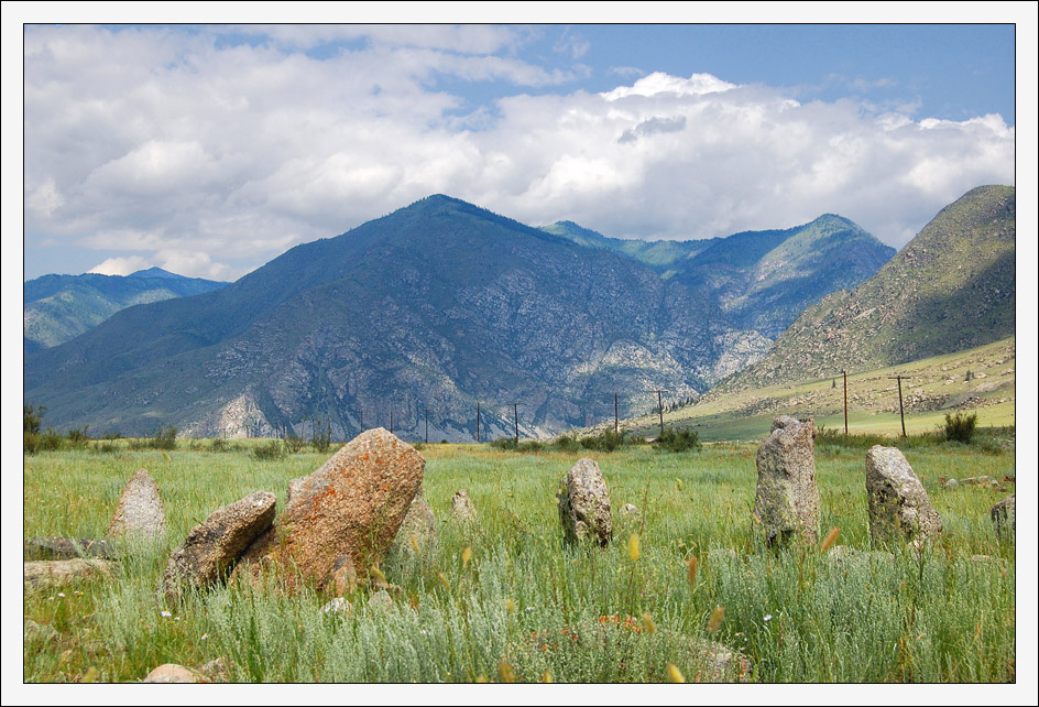 photo "Ancient barrows 2" tags: landscape, mountains, summer