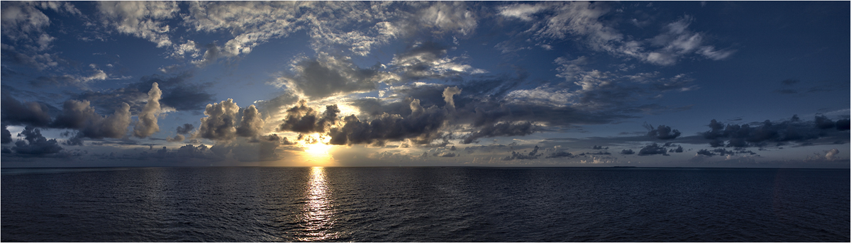 photo "Sunrise in Ocean" tags: landscape, sunset, water