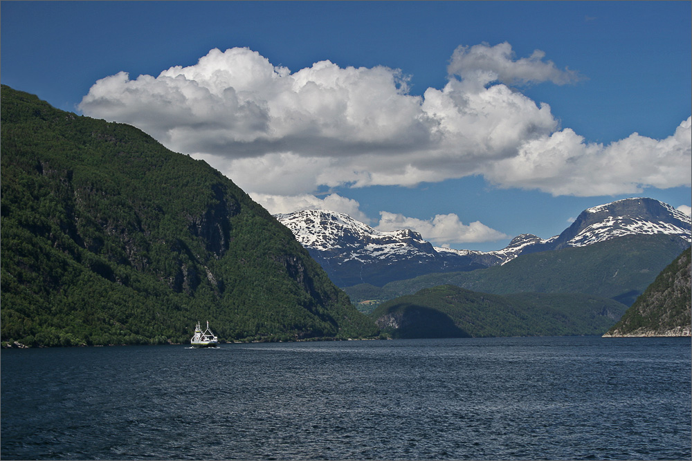 photo "Ferry - the main means of movement" tags: landscape, travel, Europe