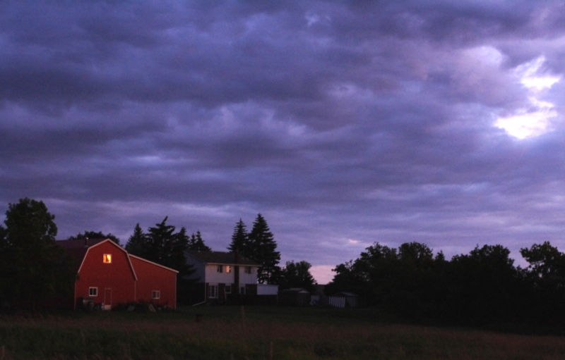 photo "Red Barn as Night Falls" tags: architecture, landscape, clouds