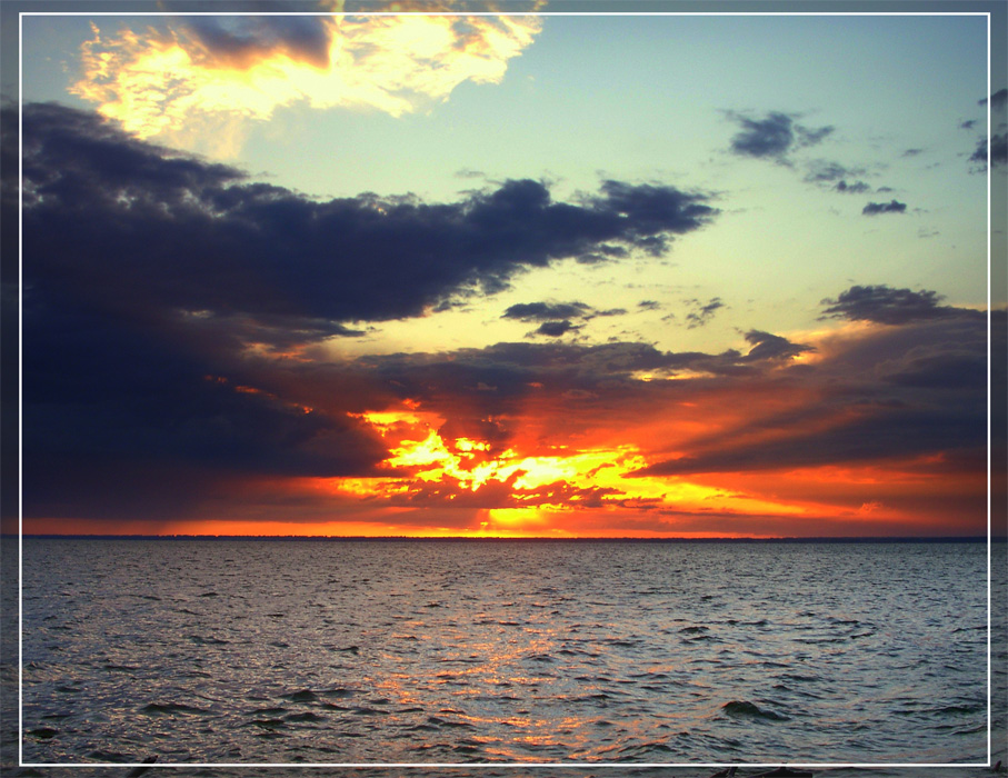 photo "Fire in the Sky" tags: landscape, clouds, water