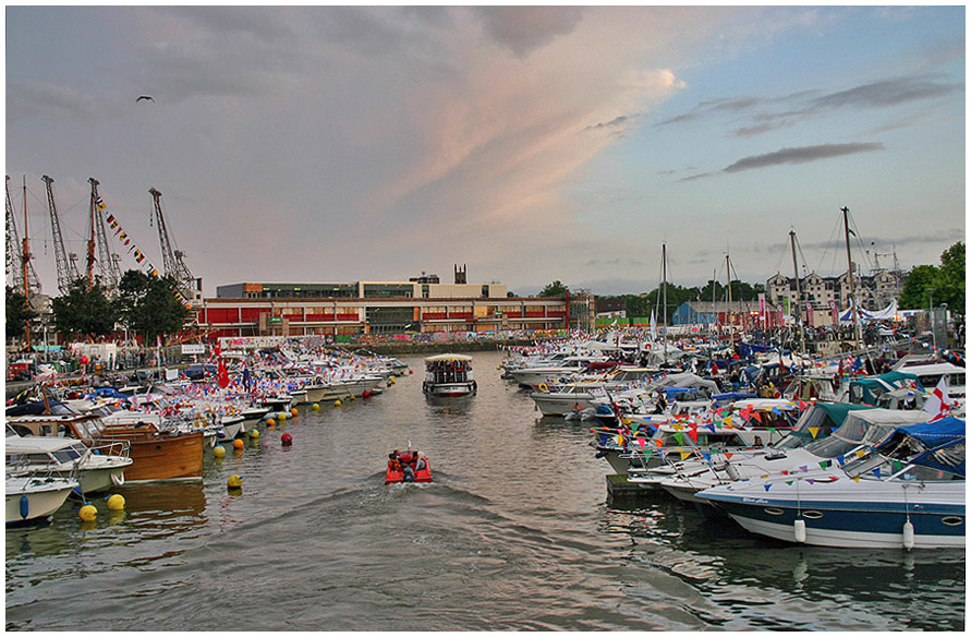 photo "Bristol Harbour Festival" tags: reporting, travel, 