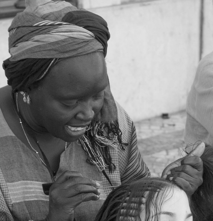 photo "HAIR DRESSER" tags: city, portrait, woman