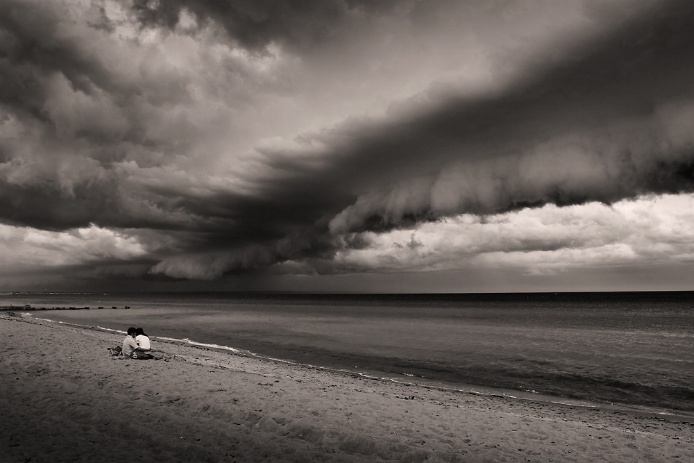 photo "Drama in the sky unfolds" tags: landscape, clouds, water