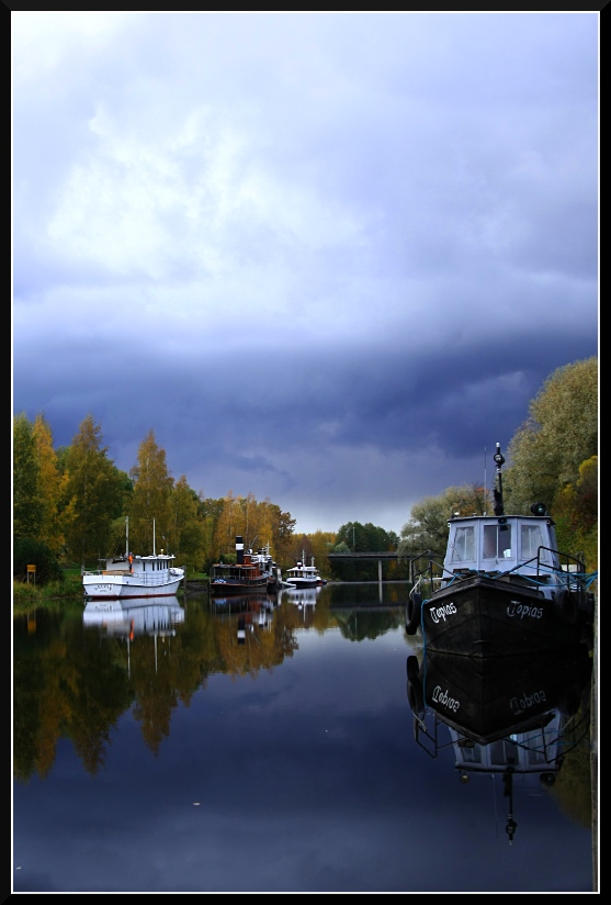 photo "River Boats" tags: landscape, autumn, water
