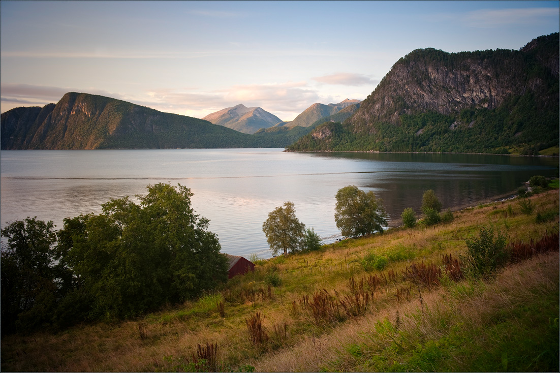 photo "Evening light" tags: landscape, mountains, water