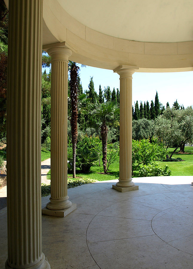photo "Rotunda" tags: architecture, travel, landscape, Europe