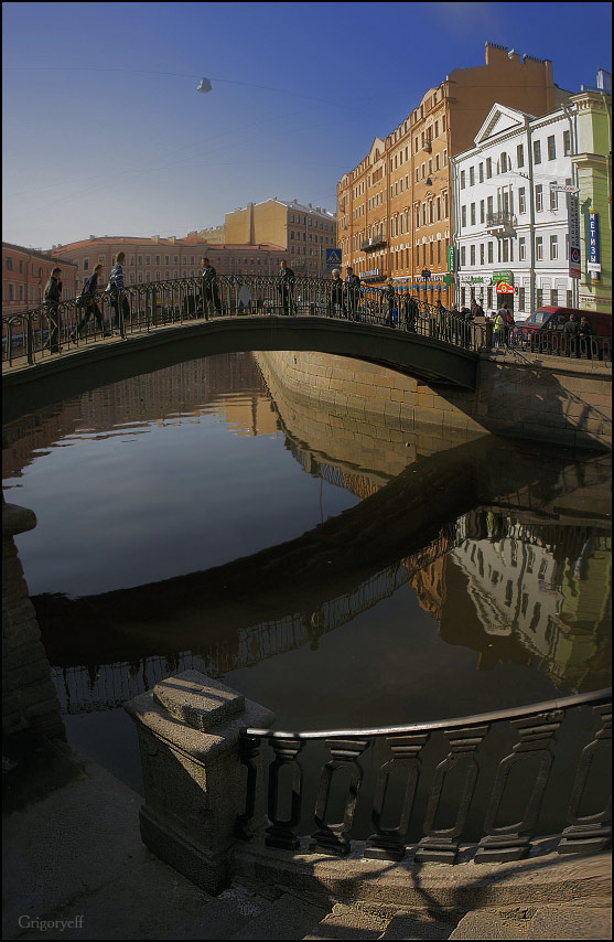 photo "Sennoy bridge. Descent to the Griboedov channel" tags: architecture, landscape, 