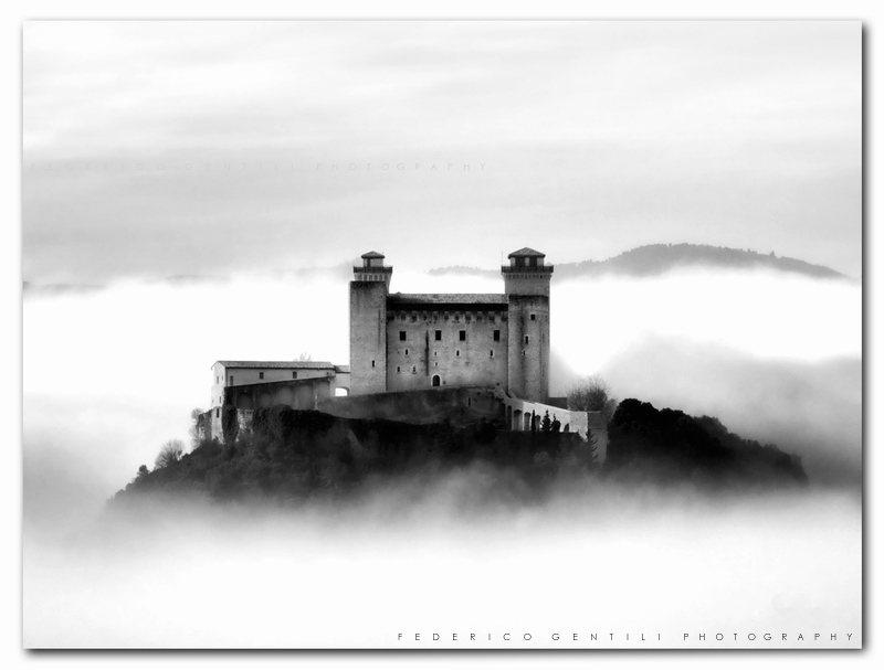 photo "Castle in the Mist" tags: architecture, landscape, 