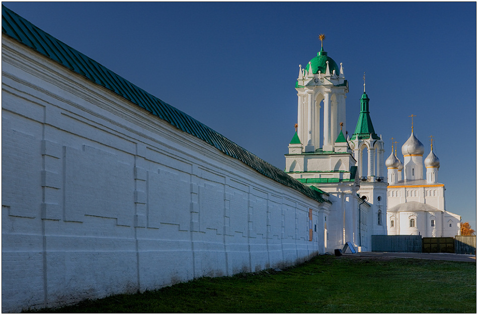 photo "From a shadow to light" tags: architecture, landscape, 