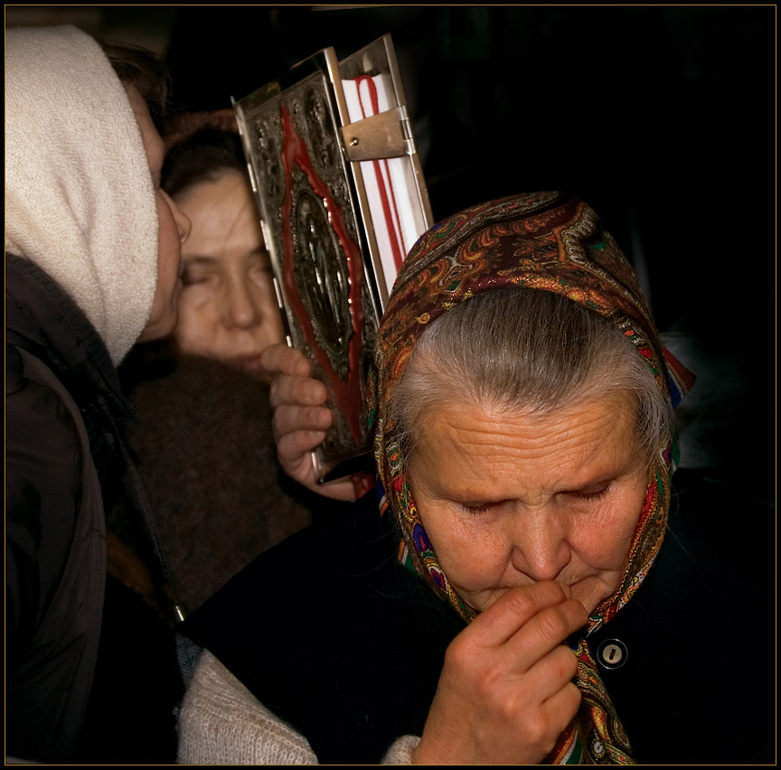 фото "Целование евангелие" метки: портрет, жанр, женщина