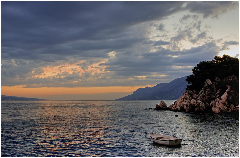 photo "Lonely boat" tags: landscape, sunset, water