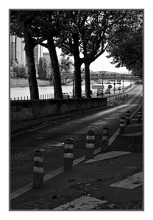 photo "***" tags: black&white, city, 