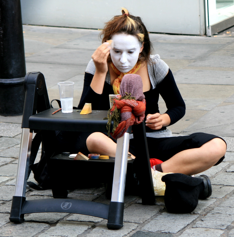 photo "Street Entertainer" tags: travel, portrait, Europe, woman