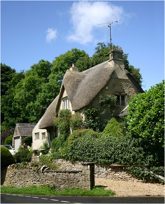 photo "Small house in village." tags: architecture, landscape, 