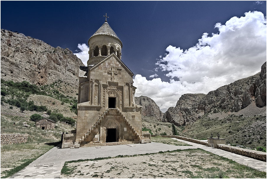 фото "Церковь в горах" метки: архитектура, пейзаж, 