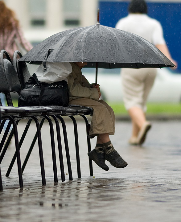 photo "One in shelter" tags: genre, 