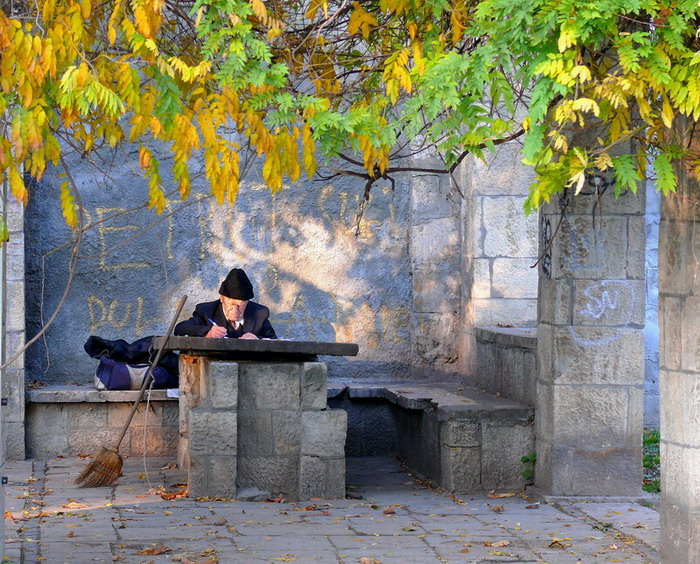 photo "Writer traveler" tags: travel, Europe