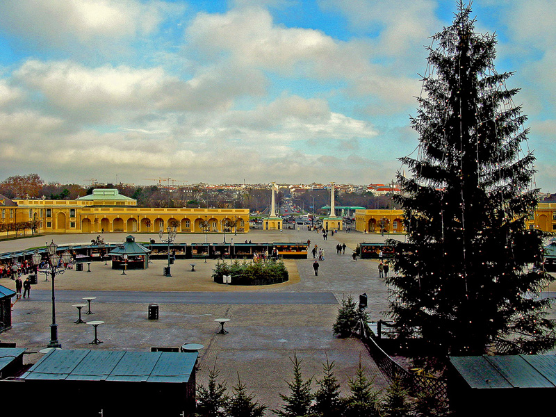 photo "Vienna Schonbrunn Palace Christmas Market" tags: travel, Europe