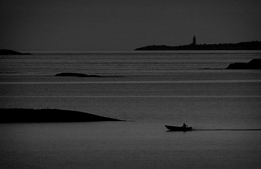 photo "Fisherman" tags: landscape, black&white, water