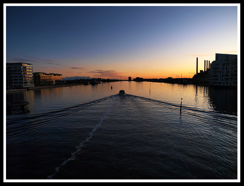 photo "Leaving Town..." tags: landscape, city, sunset