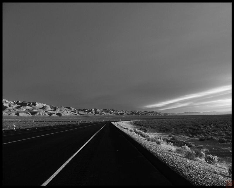 photo "Frontage Road" tags: landscape, travel, North America