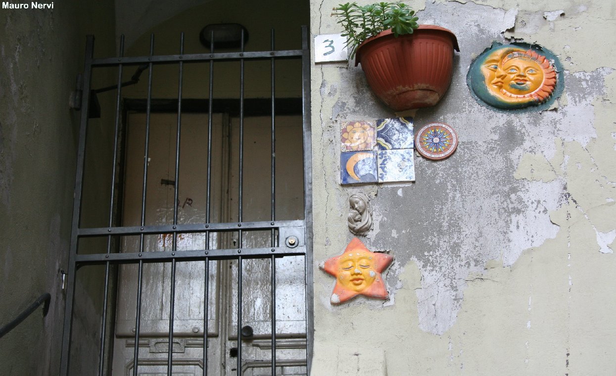 photo "Genoa, on the old street" tags: architecture, landscape, 