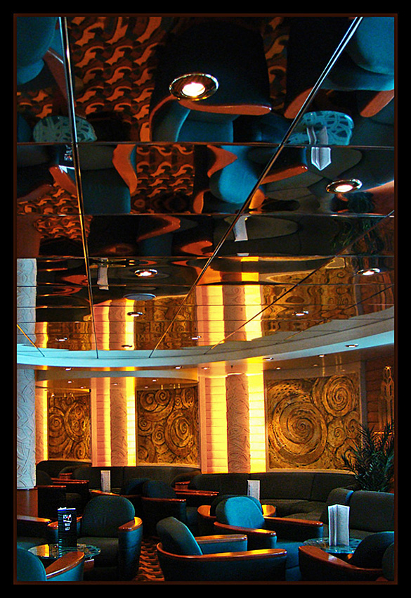 photo "Reflected Colors" tags: interior, 
