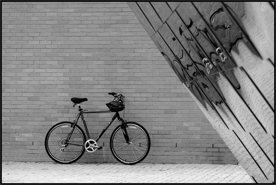 фото "Композиция с велосипедом" метки: черно-белые, техника, 