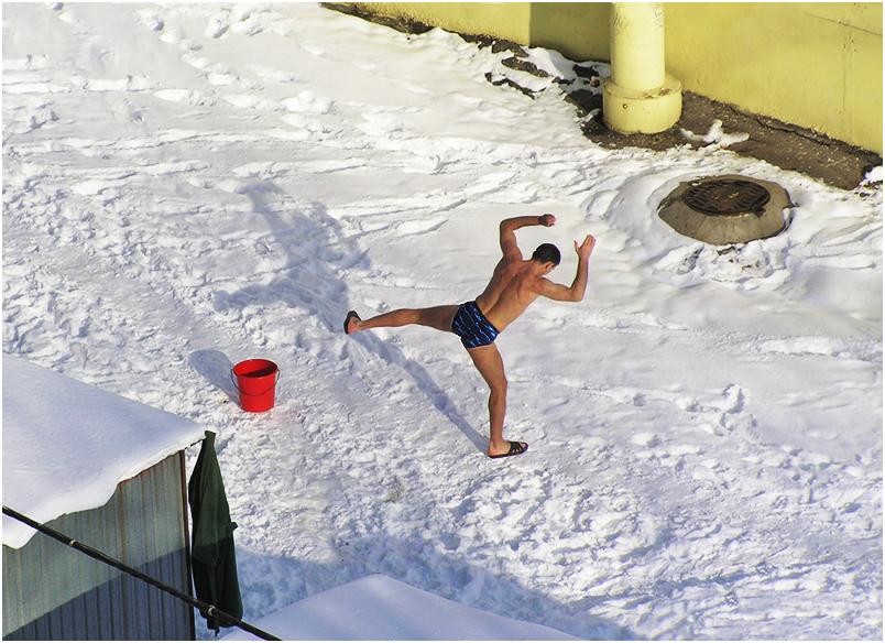 photo "Dances on snow or  If you wish to be healthy." tags: reporting, portrait, man