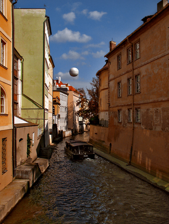 фото "Пражская Венеция и воздушный  шар." метки: архитектура, пейзаж, 