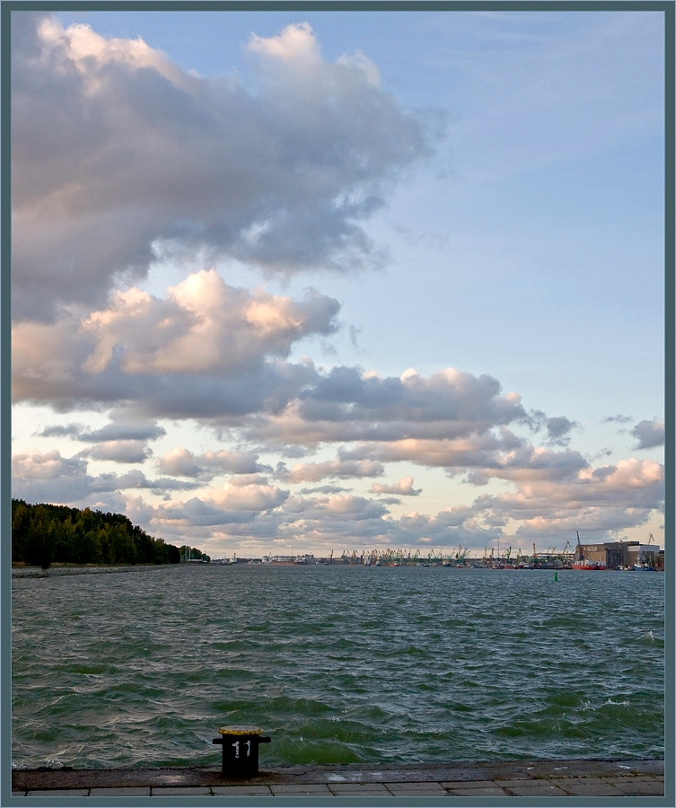 photo "Clouds in port" tags: landscape, clouds, water