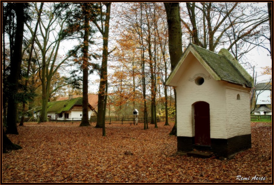 photo "chapel on the farm" tags: architecture, landscape, autumn